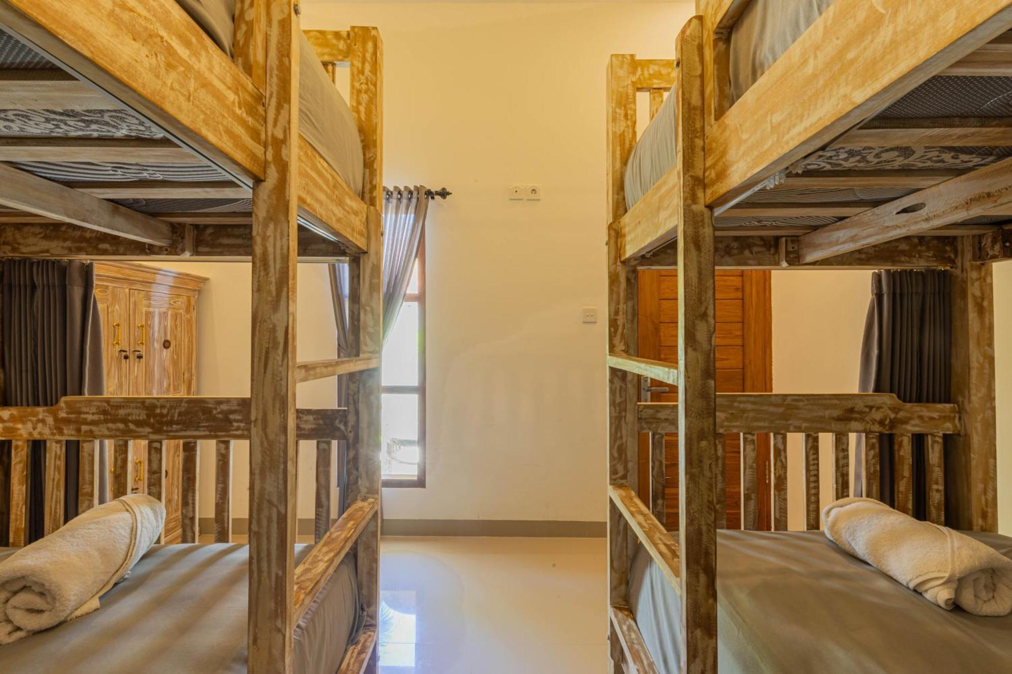 Seven Angels Villa And Hostel Toyapakeh Extérieur photo