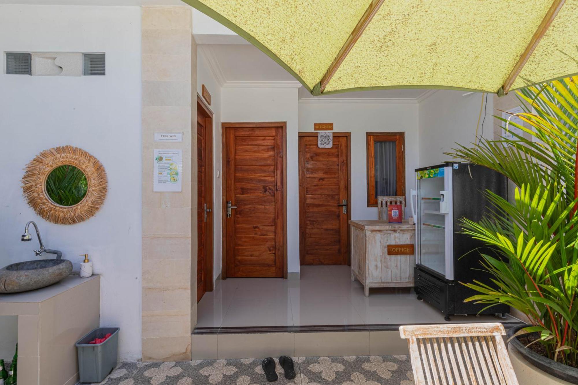 Seven Angels Villa And Hostel Toyapakeh Extérieur photo